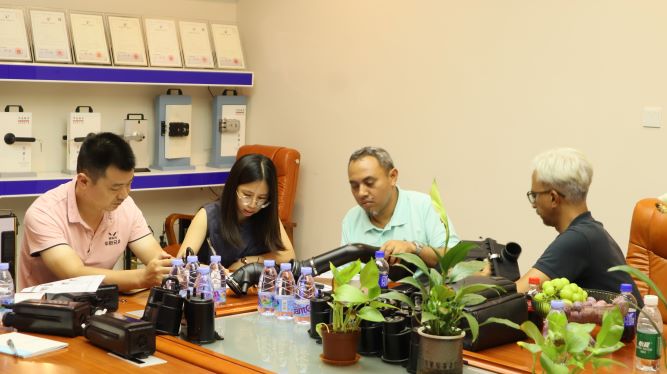 WAFU firma distribuidor exclusivo en Portugal