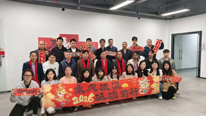 Foto grupal de todos los empleados de WAFU