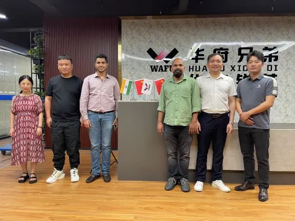 Clientes internacionales visitan WAFU para cerraduras inteligentes